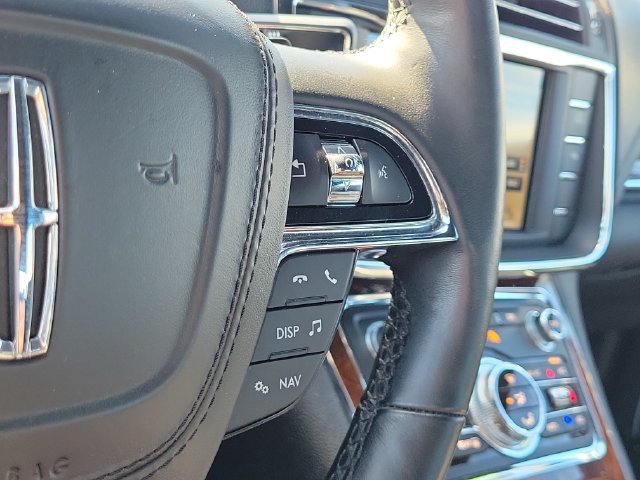 Used 2018 Lincoln Continental Select w/ Continental Climate Package AWD/4WD image 13