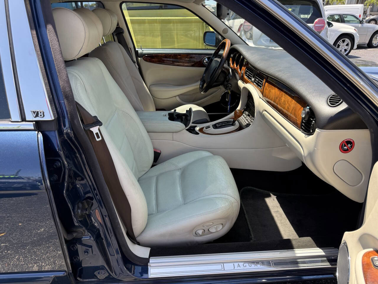 Used 1999 Jaguar XJ8 RWD image 24