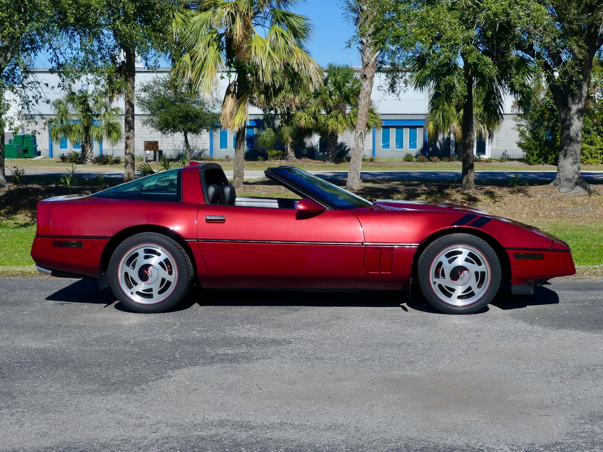 Used 1989 Chevrolet Corvette Coupe RWD image 3