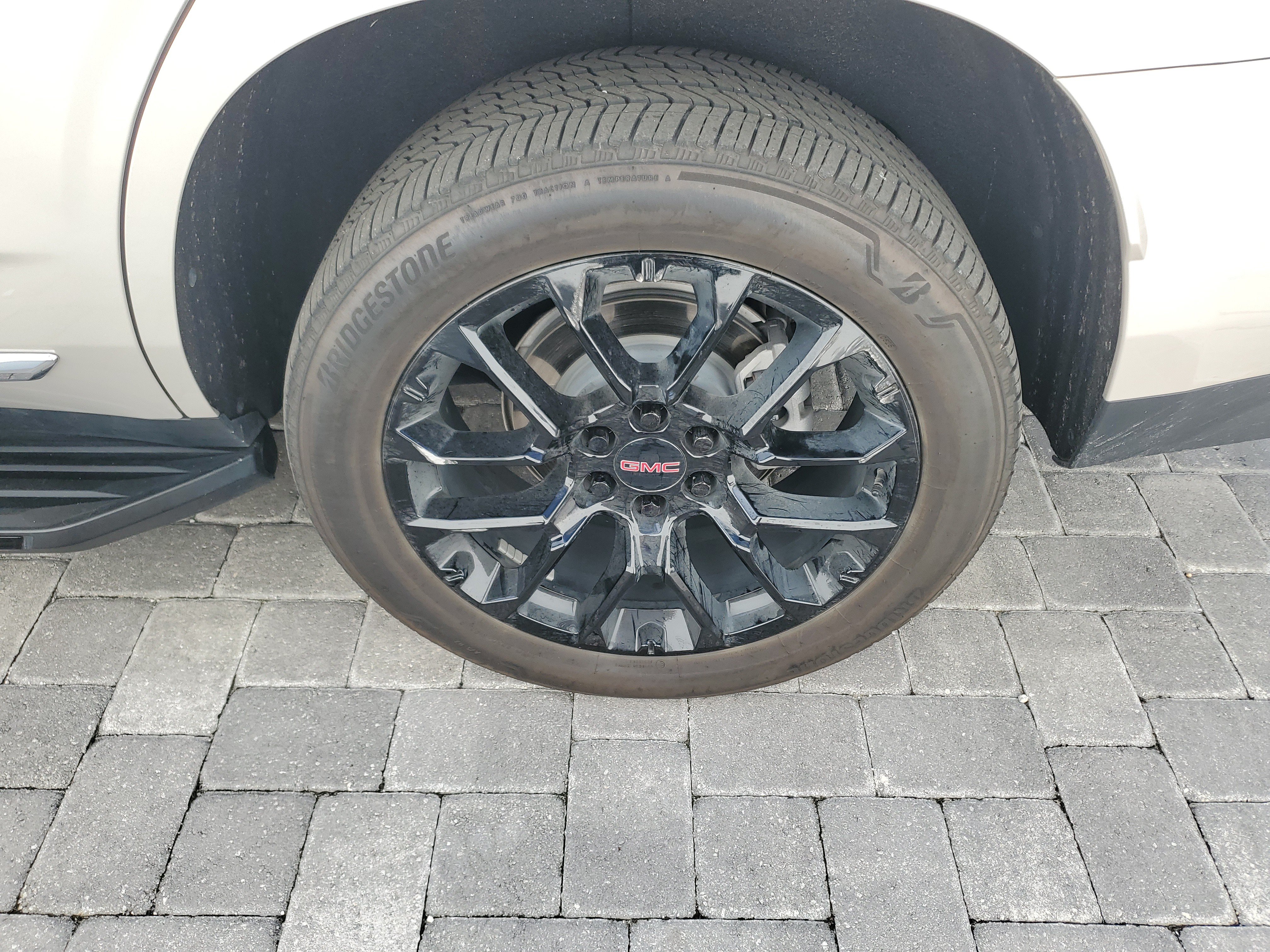 Used 2024 GMC Yukon SLT w/ SLT Luxury Package RWD image 7