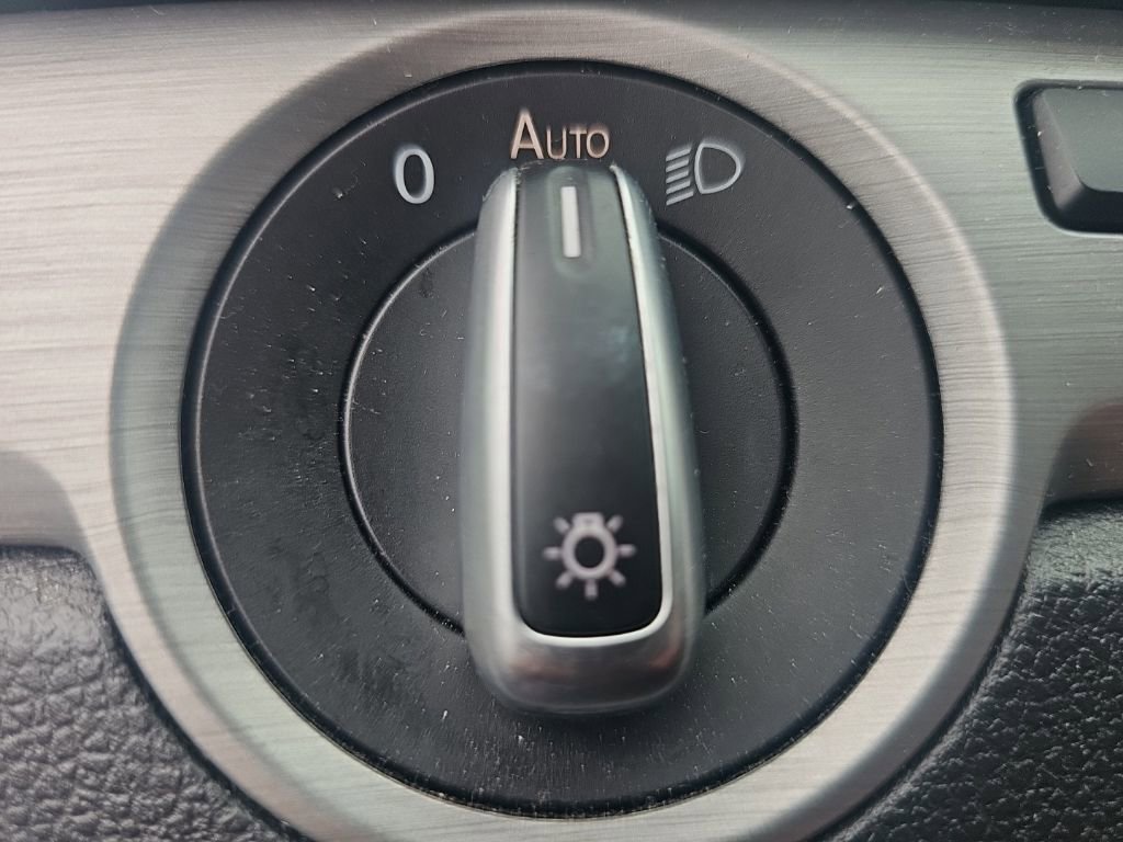 Used 2014 Volkswagen Passat TDI SE FWD image 13