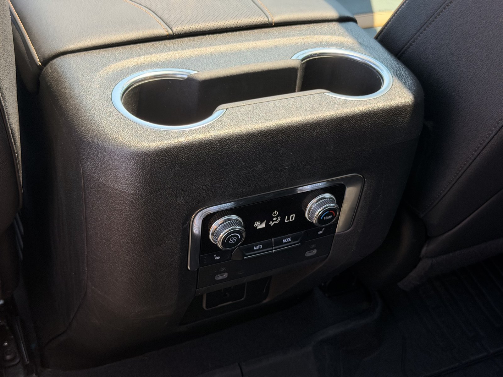 Used 2024 GMC Yukon AT4 w/ Technology Package AWD/4WD image 37
