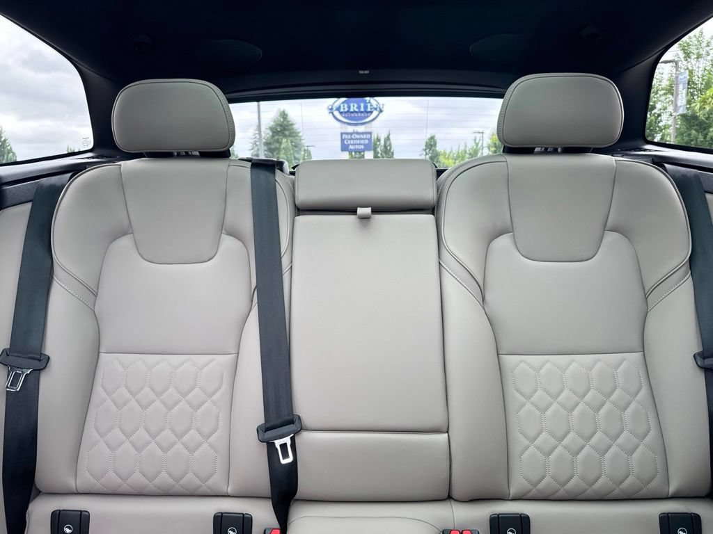 New 2026 Volvo XC60 B5 Plus w/ Protection Package Premier AWD/4WD image 18