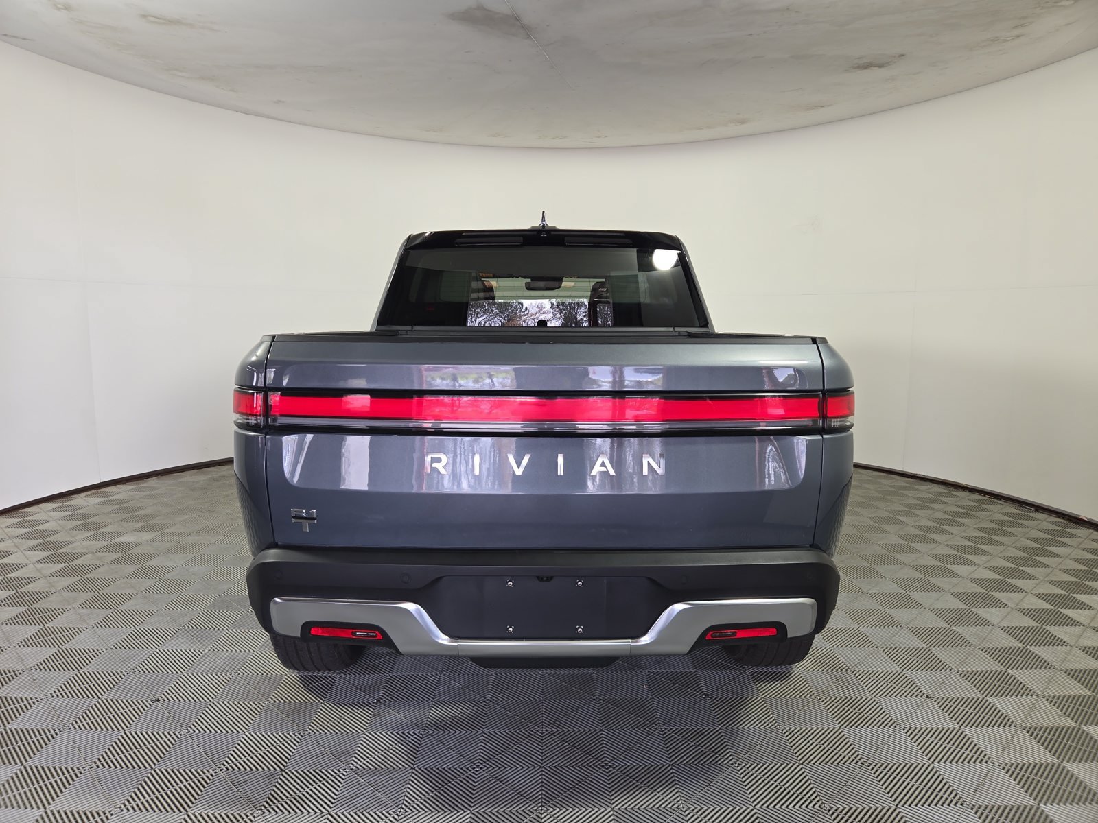 Used 2024 Rivian R1T Adventure Dual AWD/4WD image 4