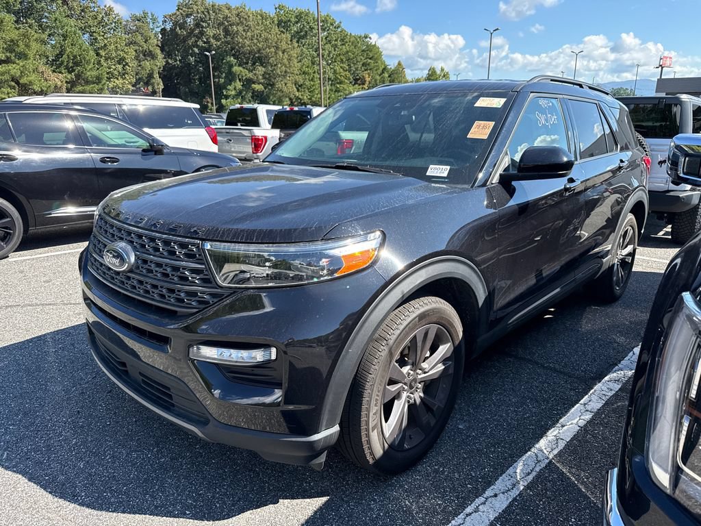 Used 2024 Ford Explorer XLT w/ Equipment Group 202A AWD/4WD image 7