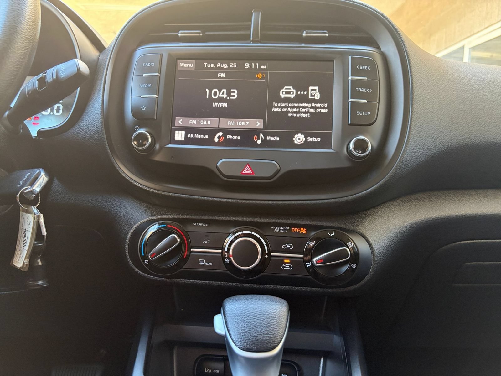 Used 2025 Kia Soul LX w/ LX Technology Package FWD image 16