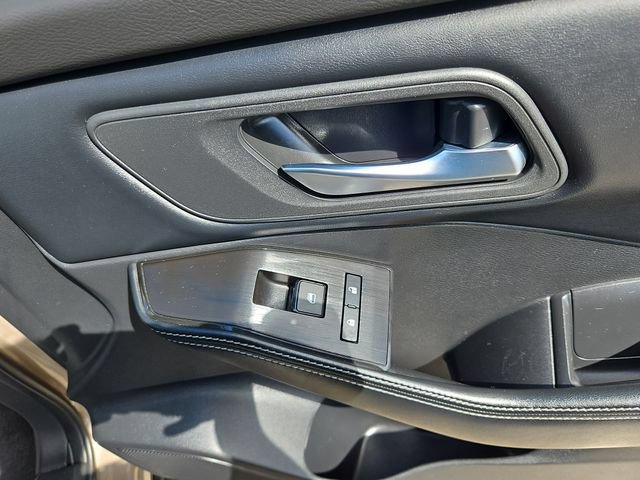 Used 2025 Nissan Rogue SV AWD/4WD image 26