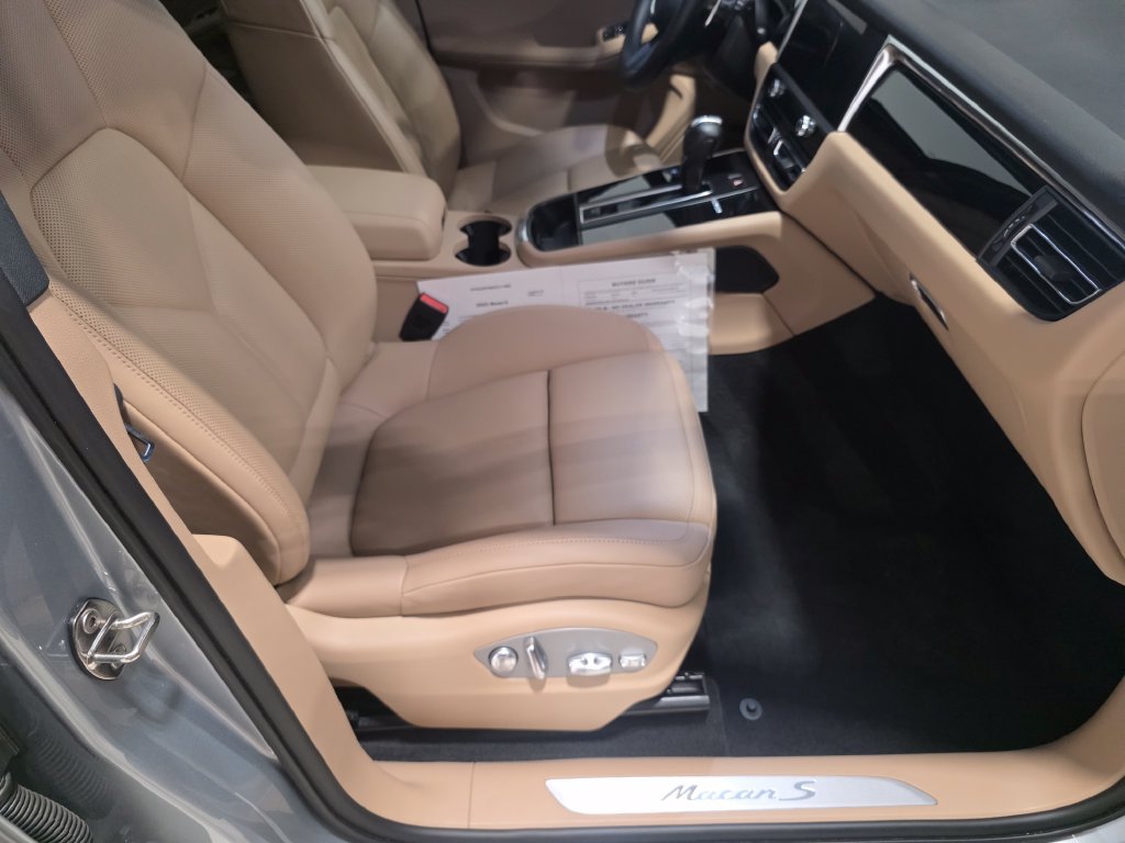 Certified 2023 Porsche Macan S AWD/4WD image 20