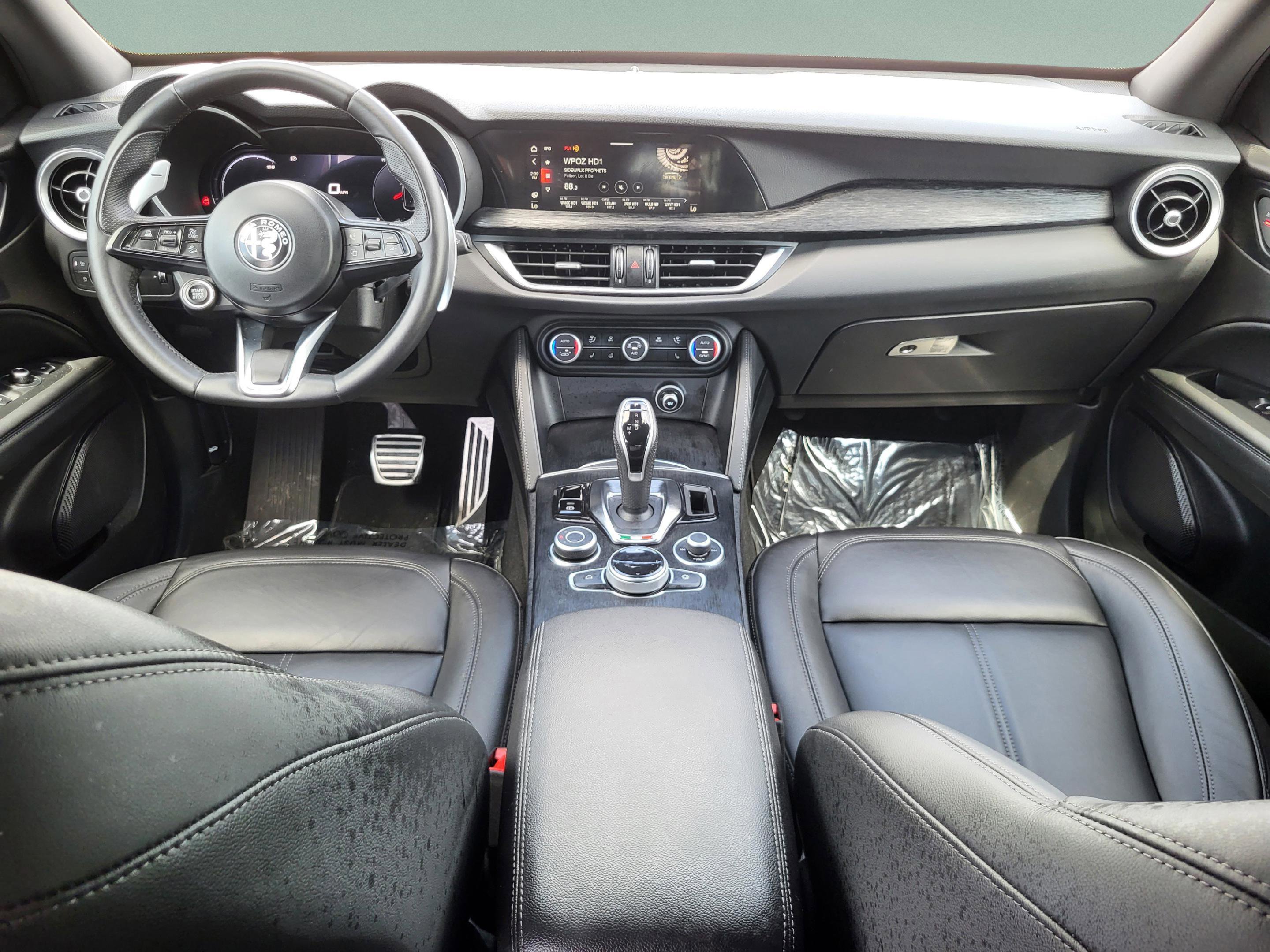 Used 2024 Alfa Romeo Stelvio Sprint image 40