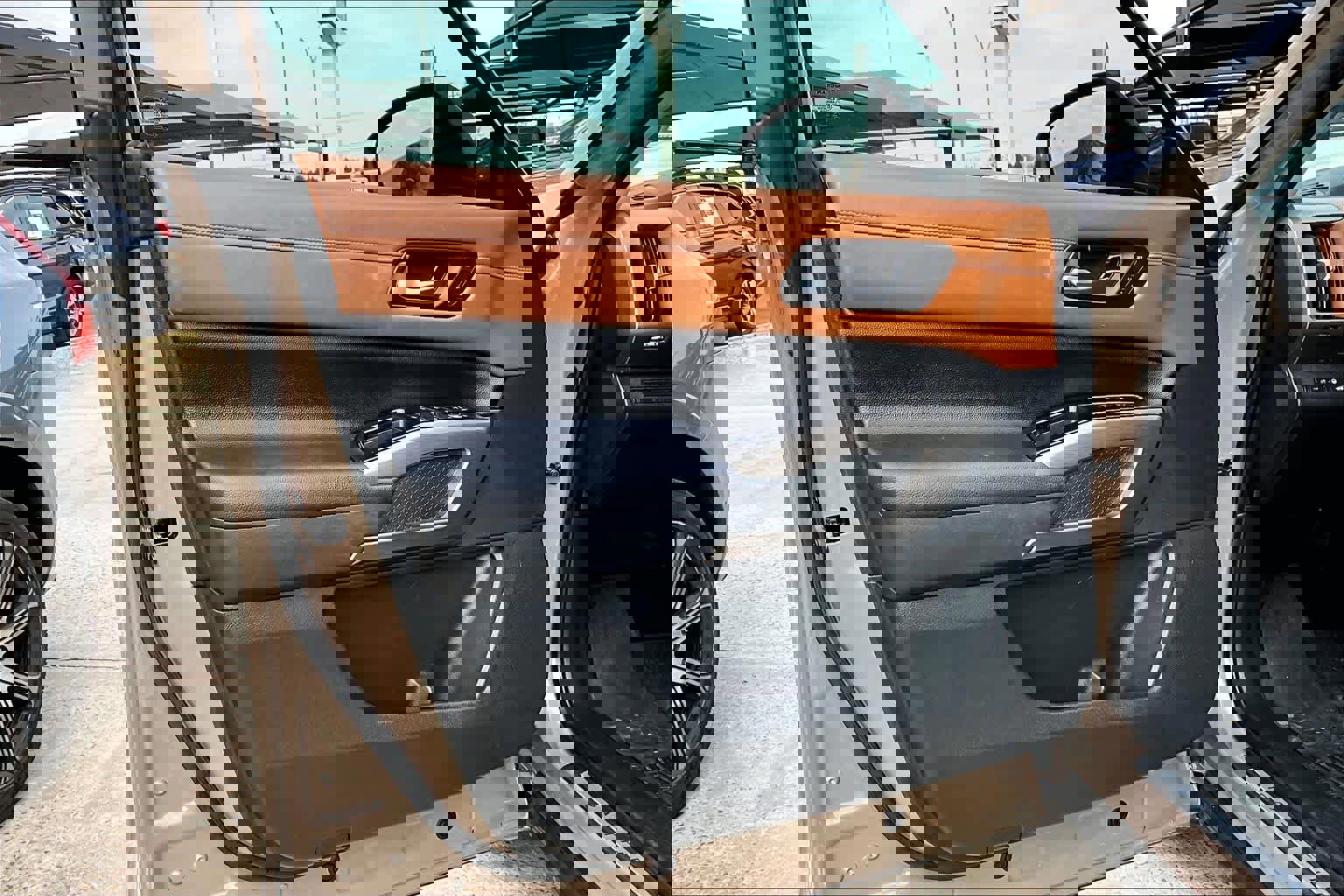 Used 2024 Nissan Pathfinder Platinum w/ Cargo Package image 21