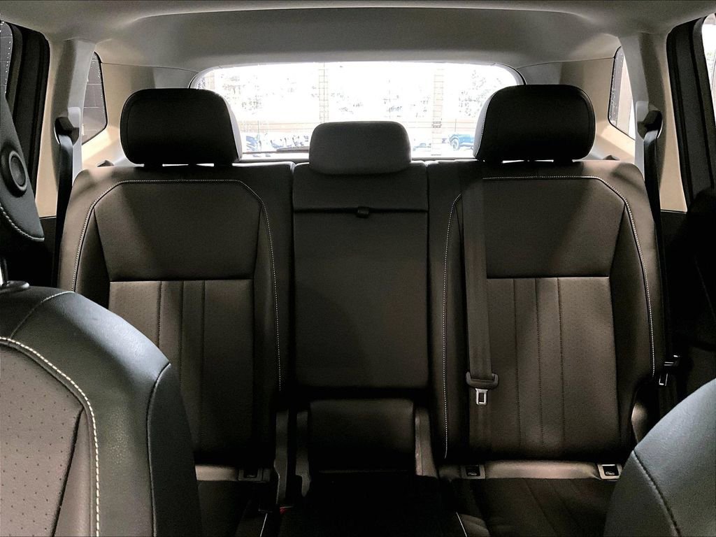 Used 2023 Volkswagen Tiguan SE w/ Panoramic Sunroof Package AWD/4WD image 15