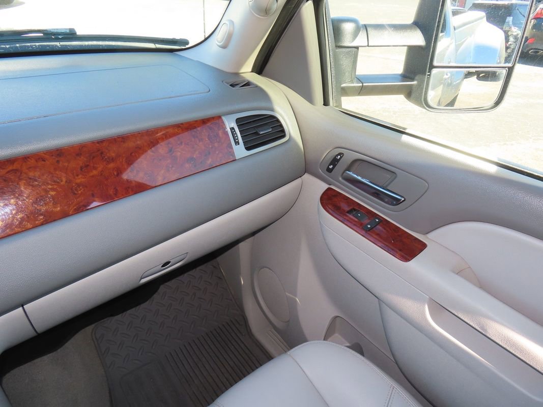 Used 2010 GMC Sierra 3500 SLT w/ SLT Convenience Package image 28