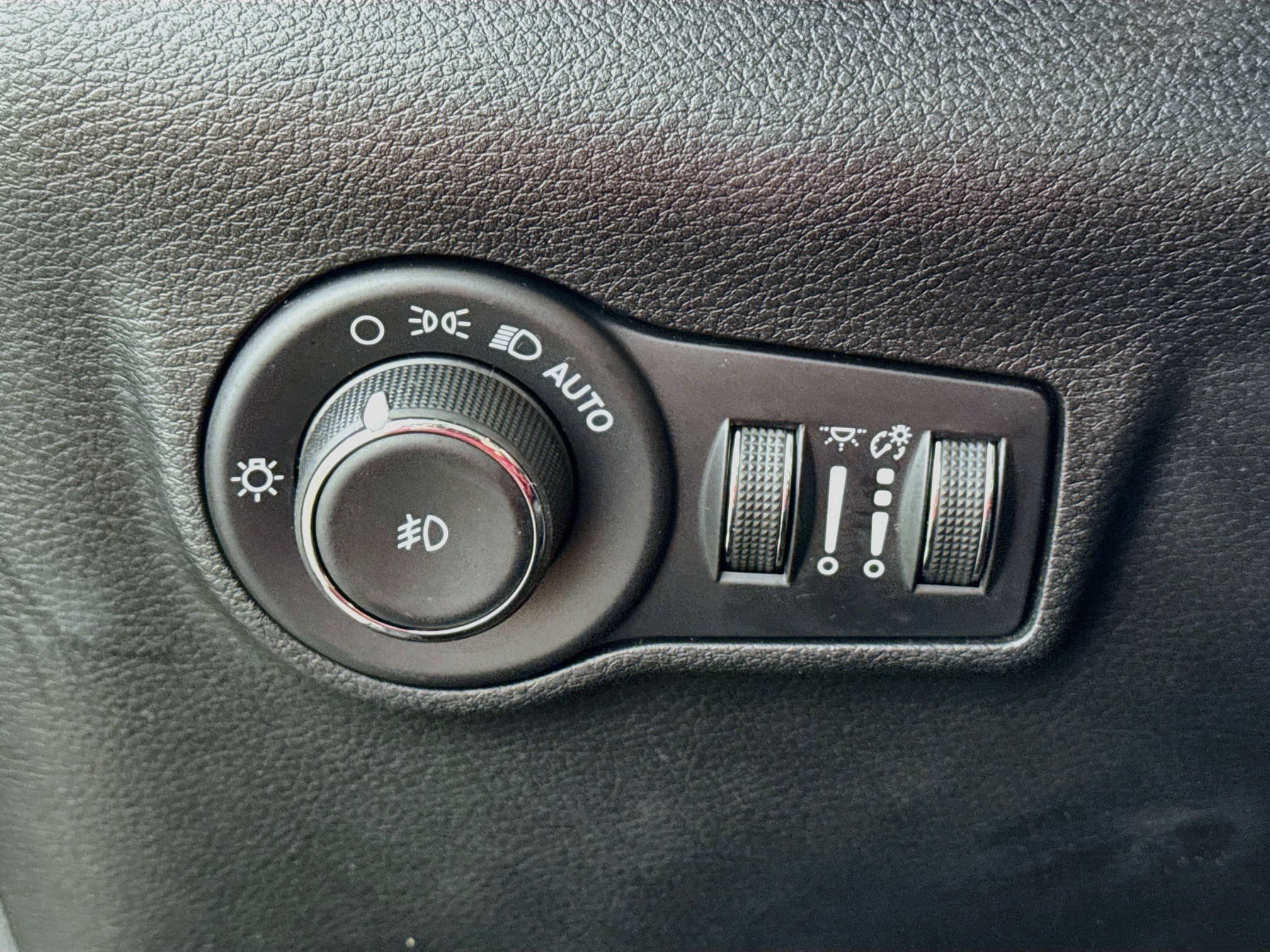 Used 2022 Jeep Compass Latitude AWD/4WD image 11