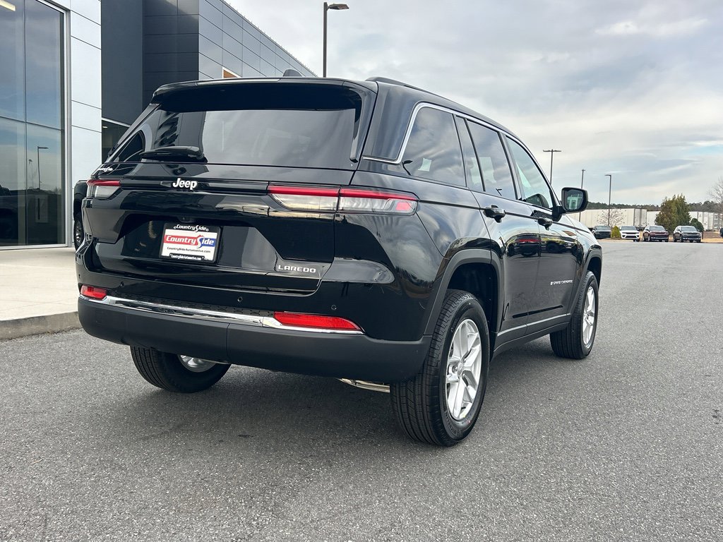 New 2025 Jeep Grand Cherokee Laredo RWD image 5