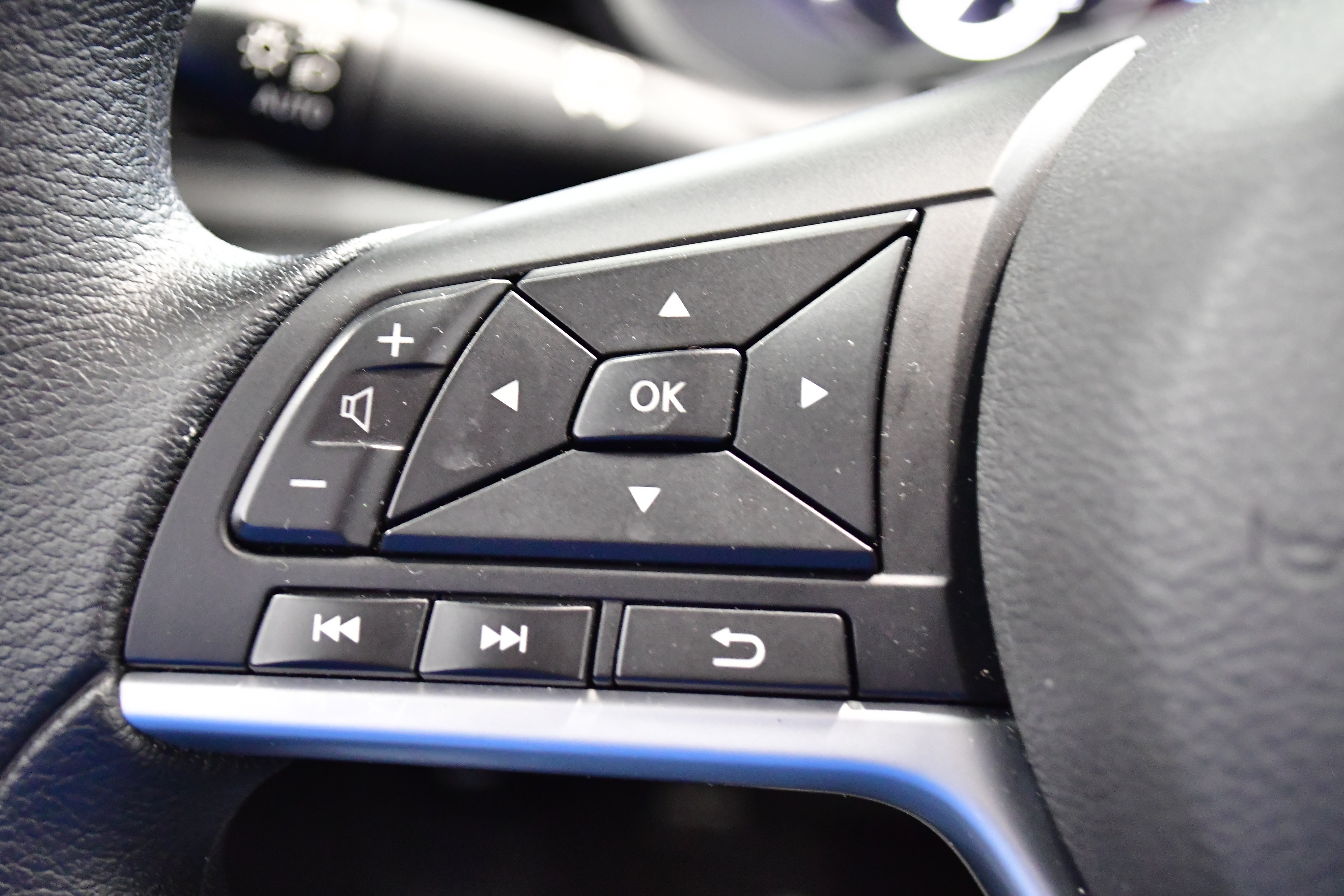 Used 2025 Nissan Altima 2.5 SV FWD image 21