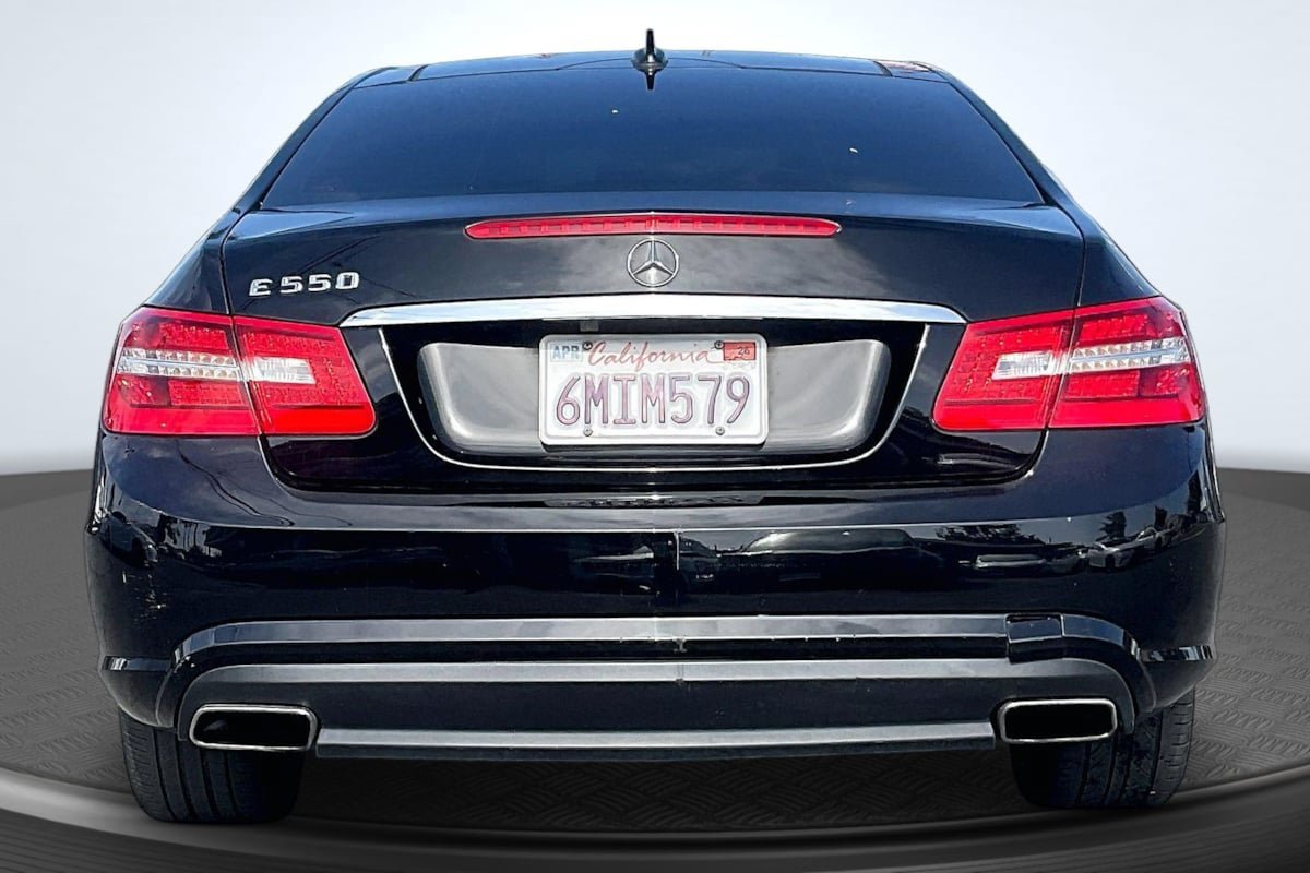 Used 2010 Mercedes-Benz E 550 Coupe image 4