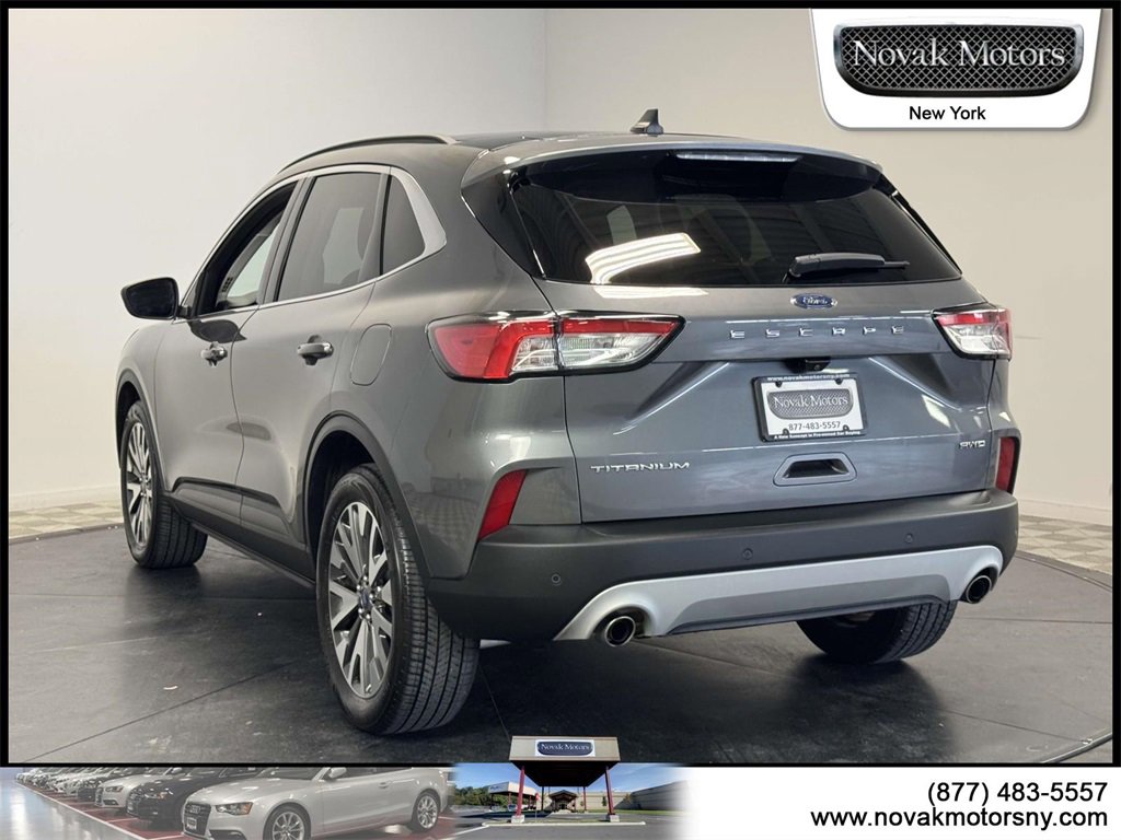 Used 2022 Ford Escape Titanium image 5