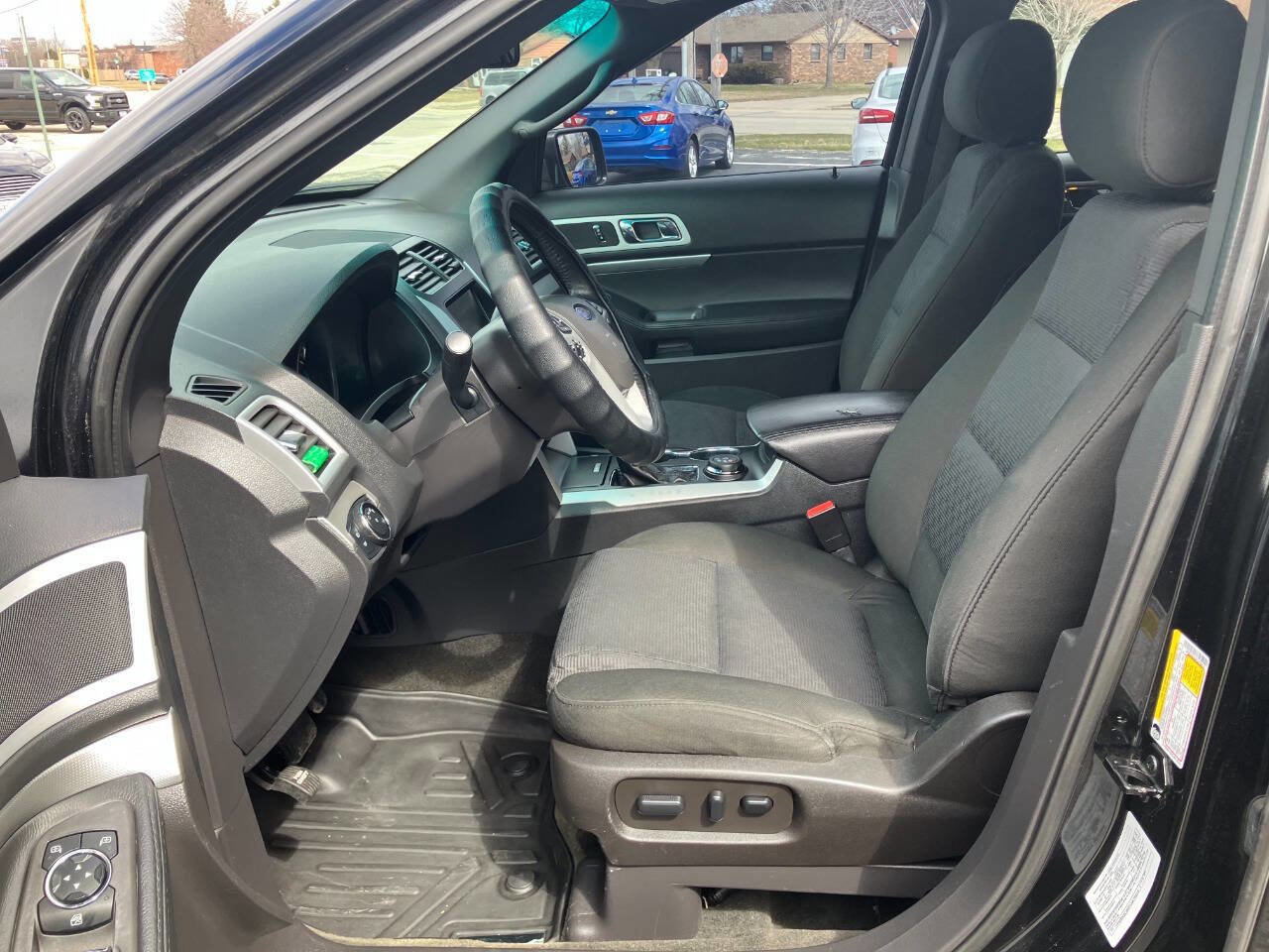 Used 2015 Ford Explorer XLT AWD/4WD image 10