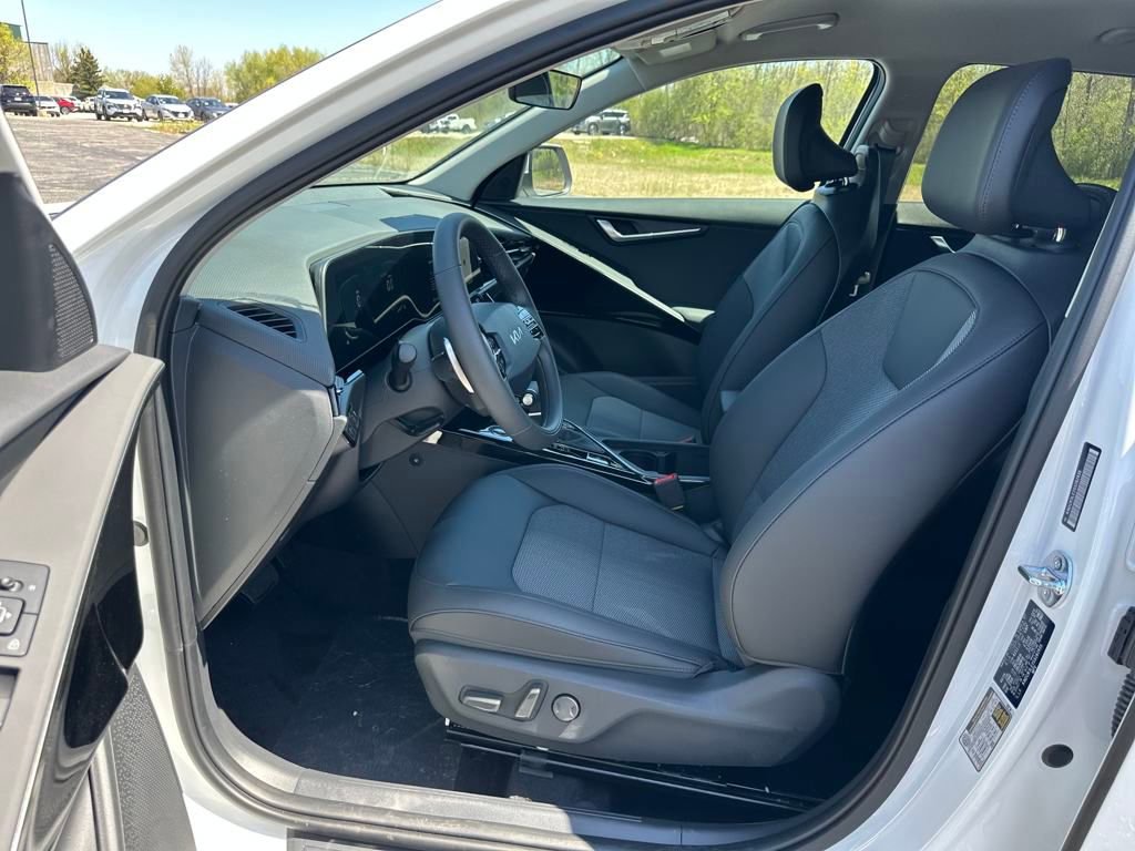 New 2025 Kia Niro EX image 9
