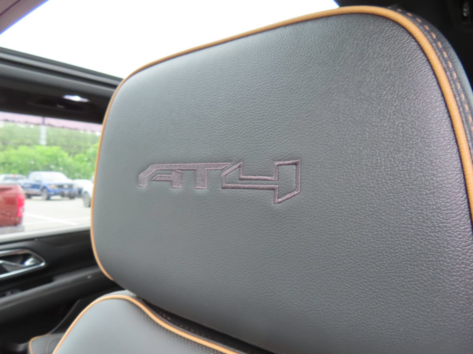 Used 2024 GMC Yukon XL AT4 w/ AT4 Premium Package AWD/4WD image 34