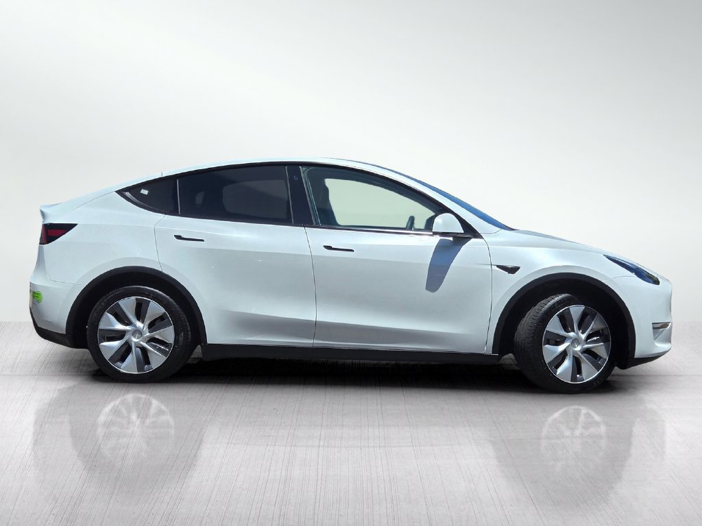 Used 2023 Tesla Model Y AWD image 4