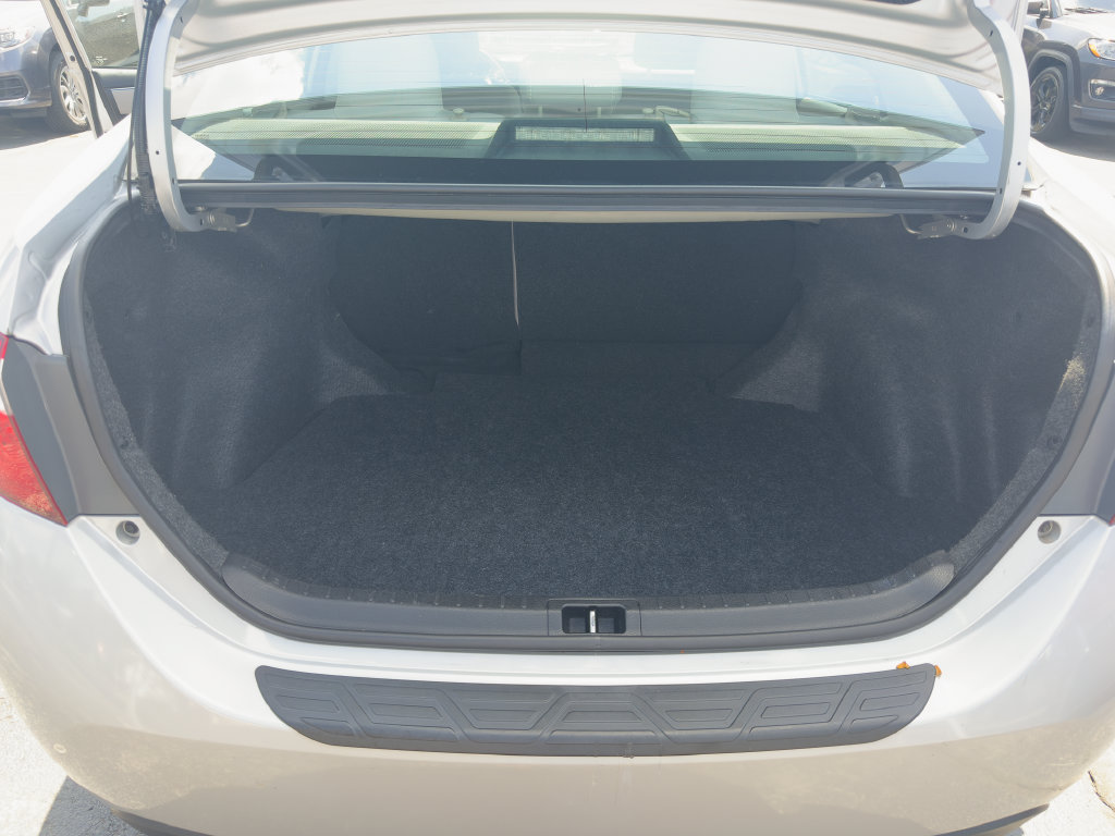 Used 2015 Toyota Corolla LE FWD image 16