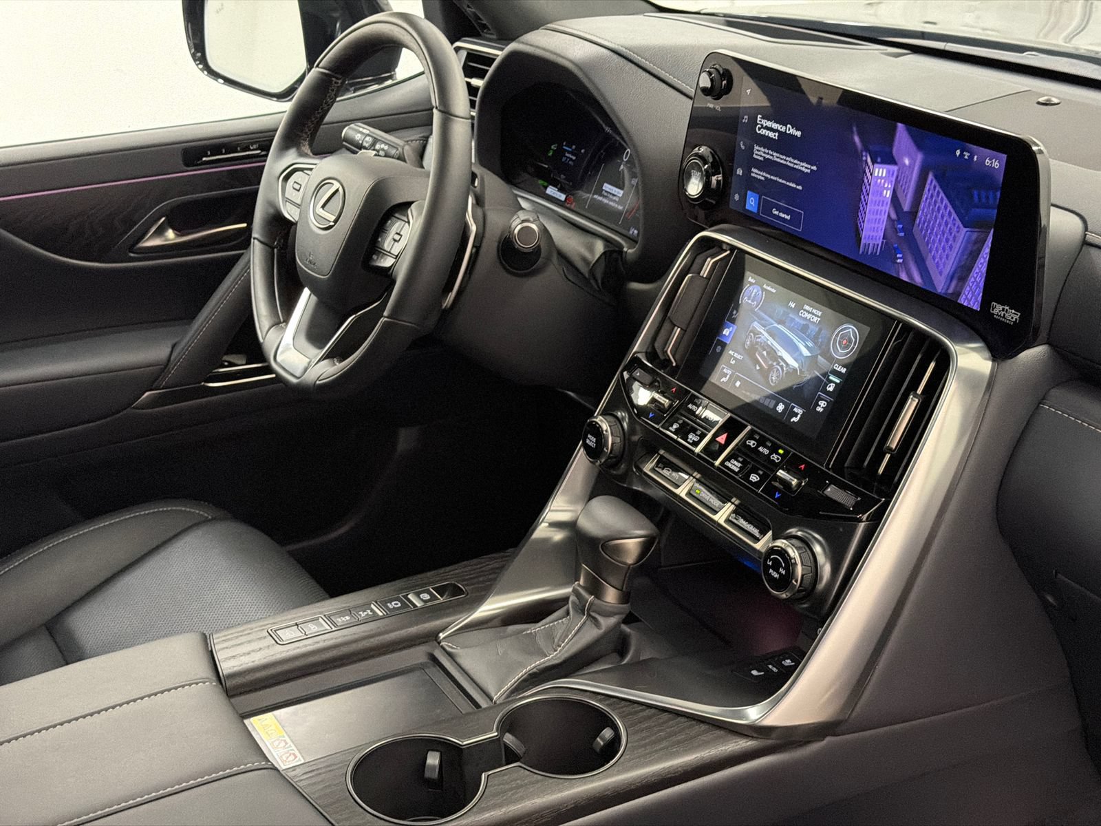 Used 2025 Lexus LX 600 4WD w/ Accessory Package (2T) image 13