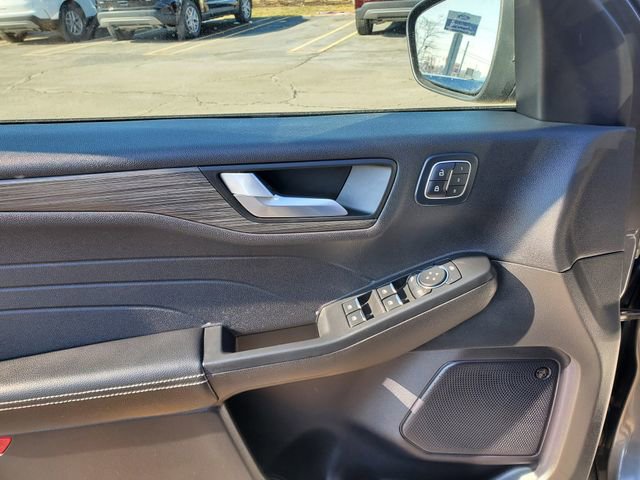Used 2024 Ford Escape Platinum w/ Premium Technology Package image 9