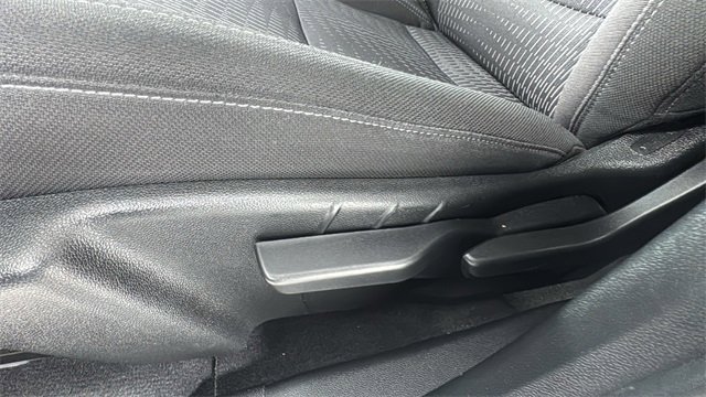 Used 2025 Chevrolet Equinox LT image 11