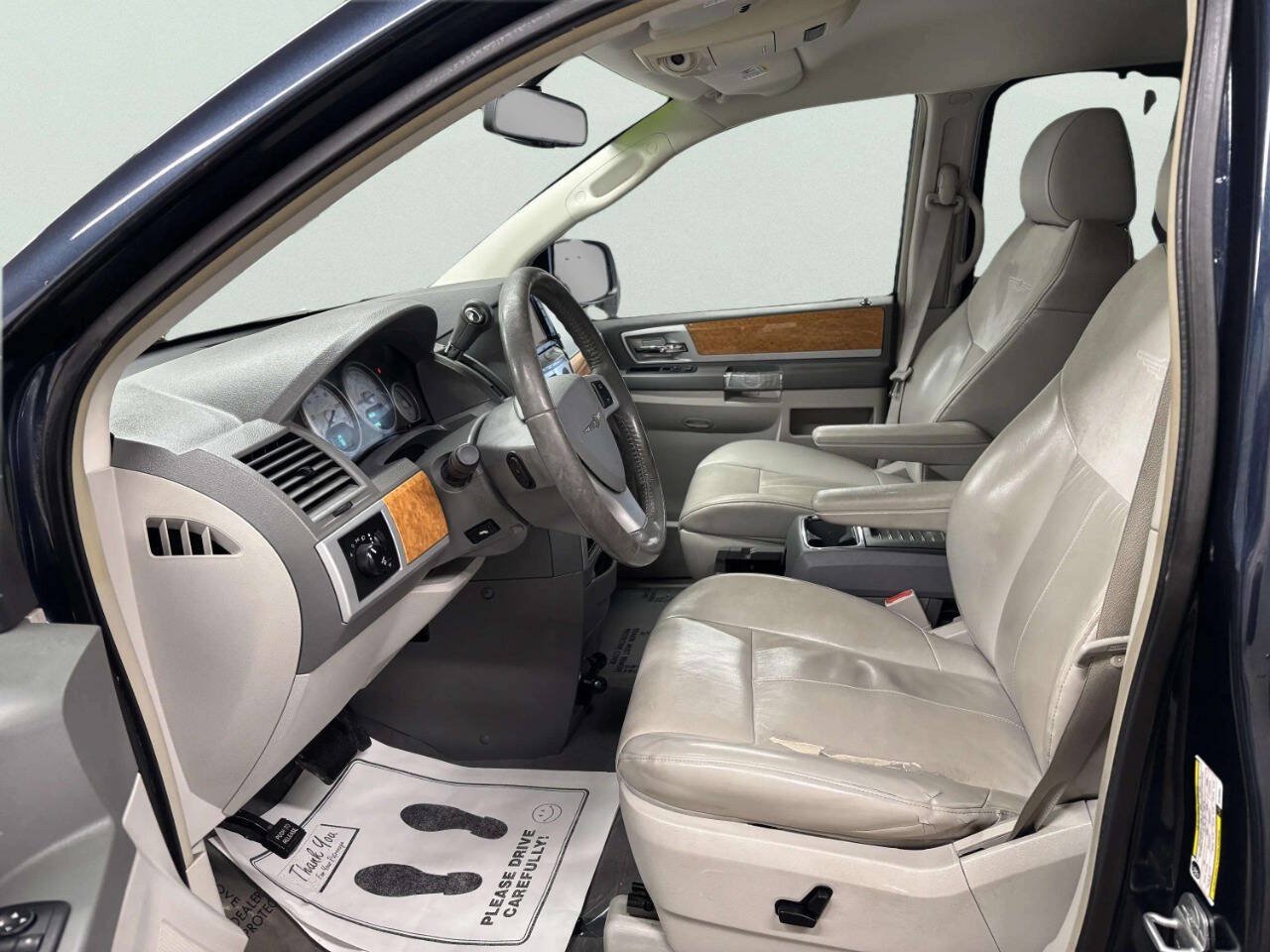 Used 2008 Chrysler Town & Country Limited w/ Trailer Tow Group FWD image 10