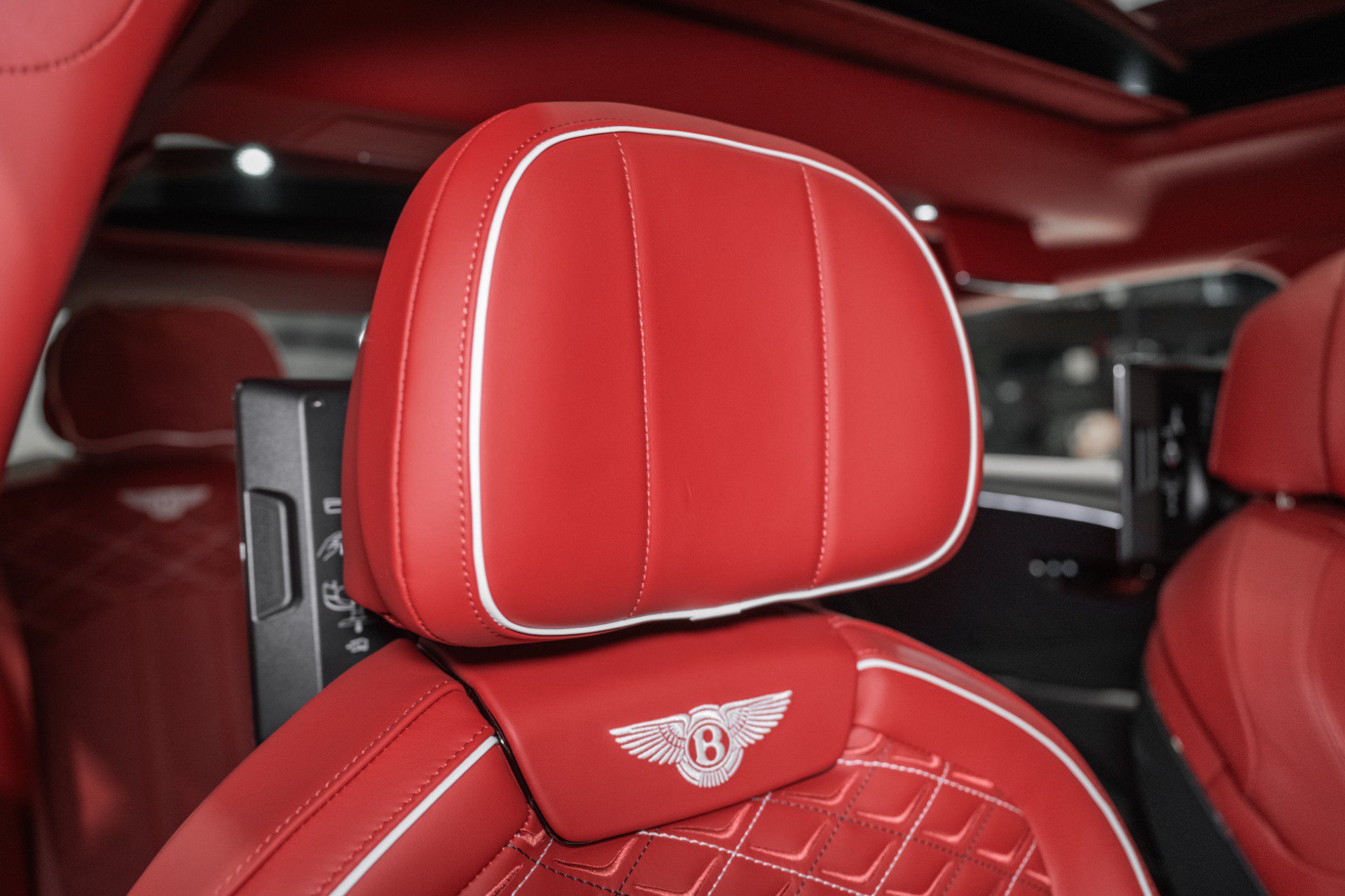 Used 2025 Bentley Flying Spur Plug-In Hybrid AWD/4WD image 59