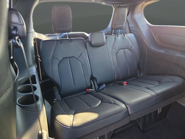 New 2026 Chrysler Pacifica Select w/ S Appearance Package image 32