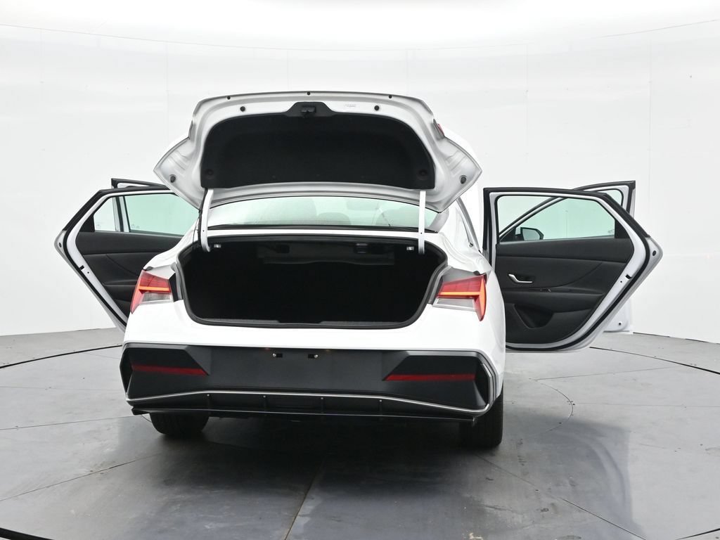 Used 2025 Hyundai Elantra Limited FWD image 41