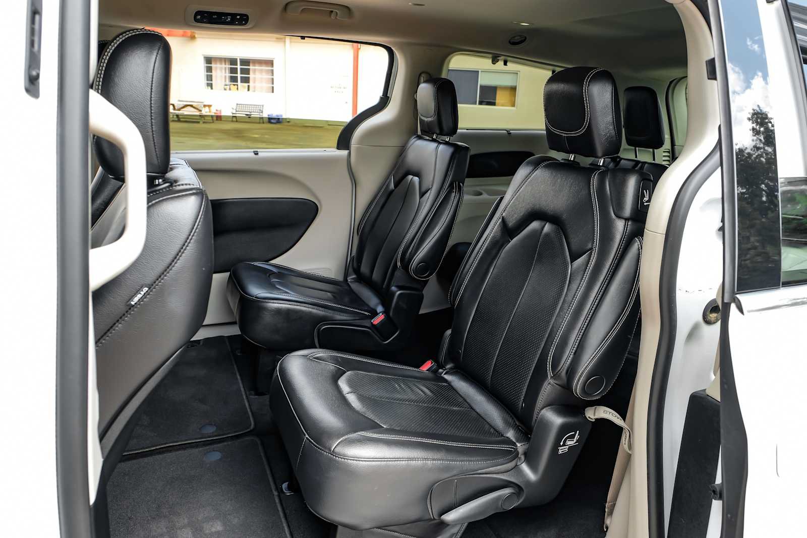 Used 2022 Chrysler Pacifica Touring-L AWD/4WD image 40