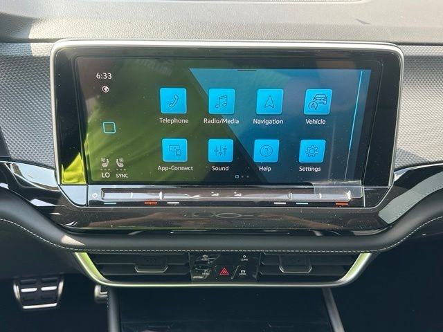 New 2026 Volkswagen Atlas Cross Sport SEL Premium R-Line AWD/4WD image 32