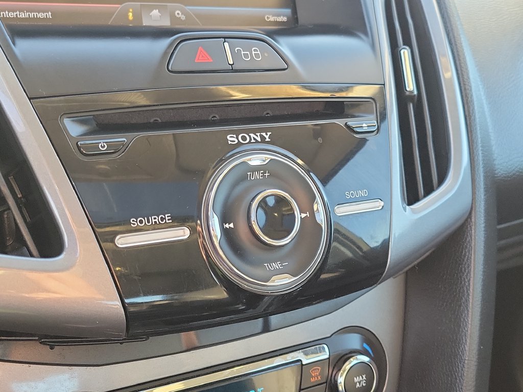 Used 2013 Ford Focus Titanium FWD image 28