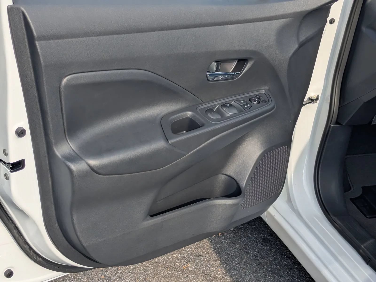 New 2025 Nissan Versa SV w/ Trunk Package FWD image 11