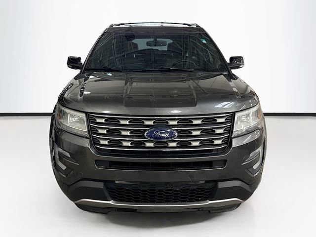 Used 2016 Ford Explorer XLT w/ Equipment Group 202A image 4