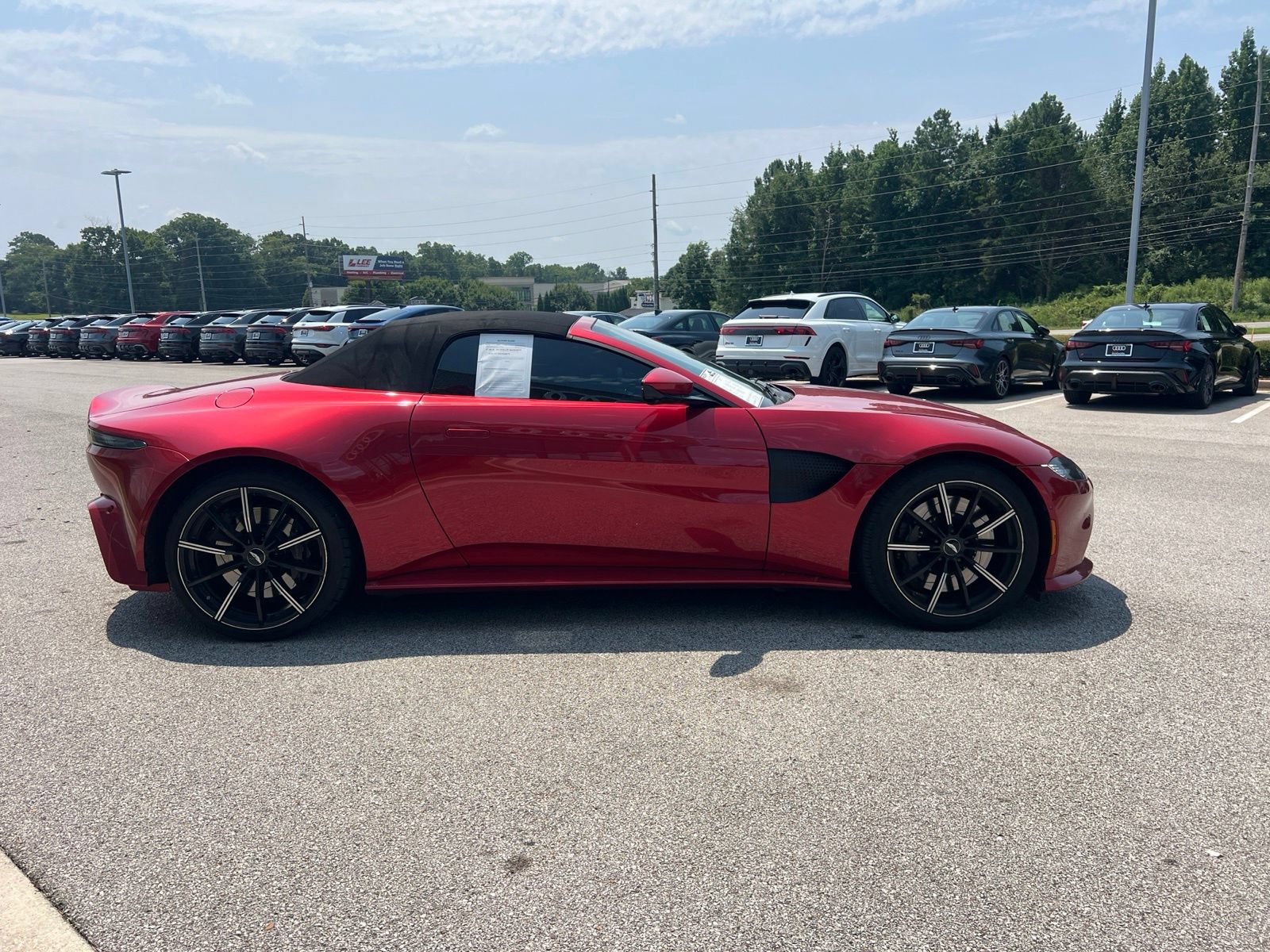 Used 2021 Aston Martin V8 Vantage Roadster RWD image 4