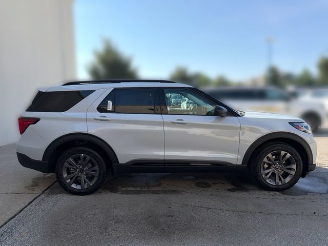 New 2026 Ford Explorer Active w/ Active Comfort Package AWD/4WD image 4