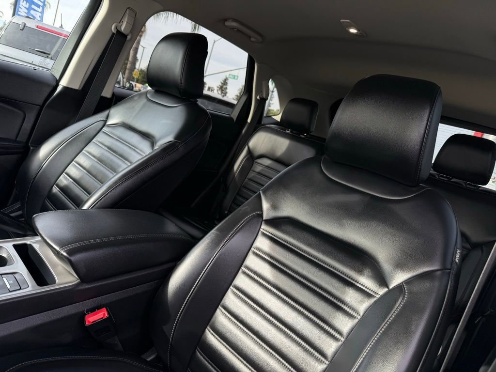 Used 2024 Ford Edge SEL image 16