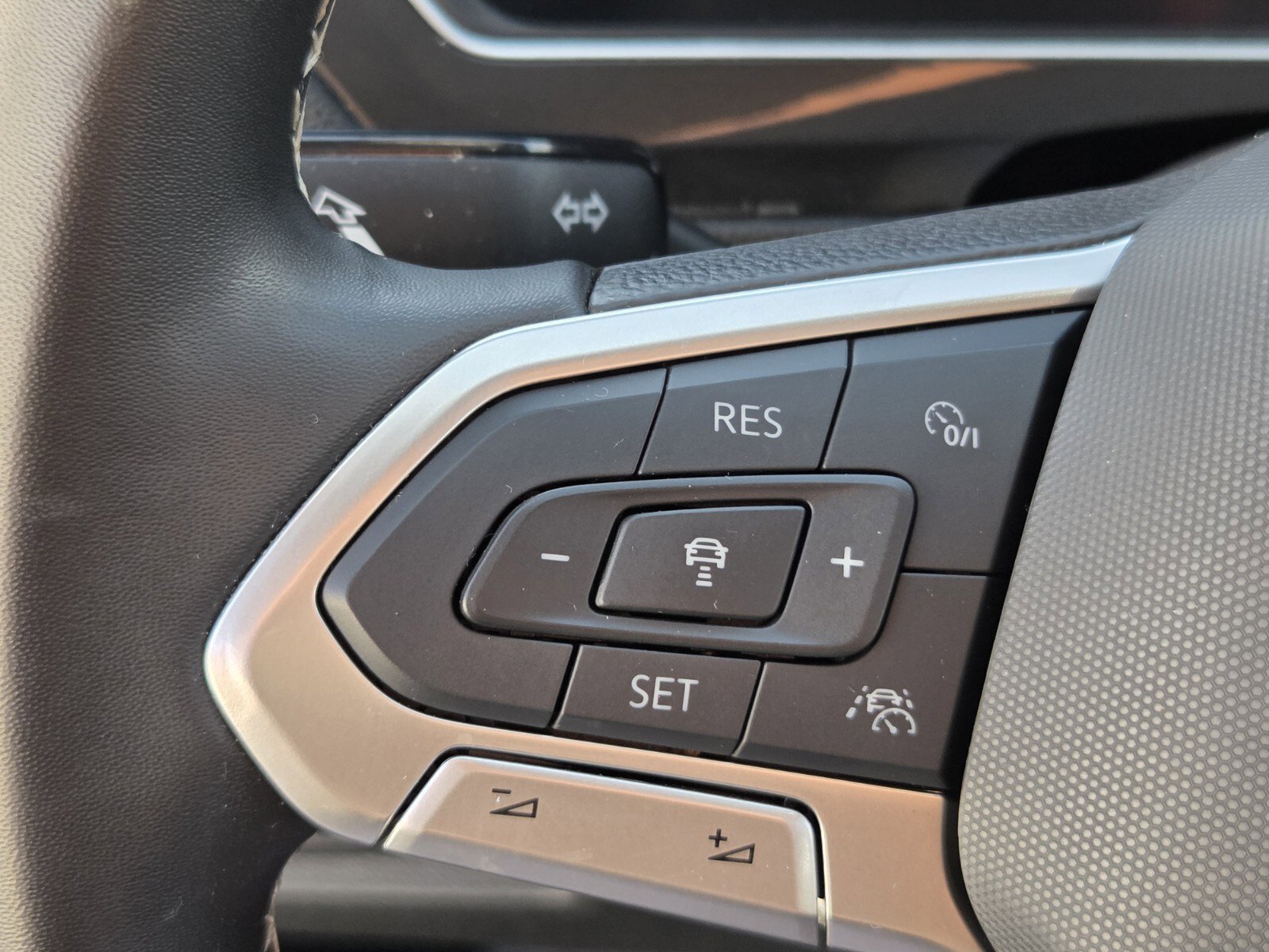 Used 2024 Volkswagen Tiguan S image 24