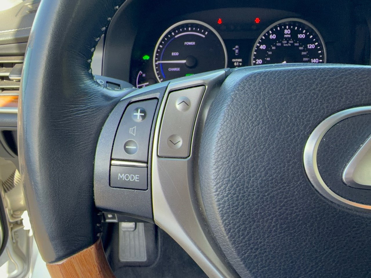Used 2014 Lexus ES 300h w/ Premium Package w/Bamboo Trim FWD image 18