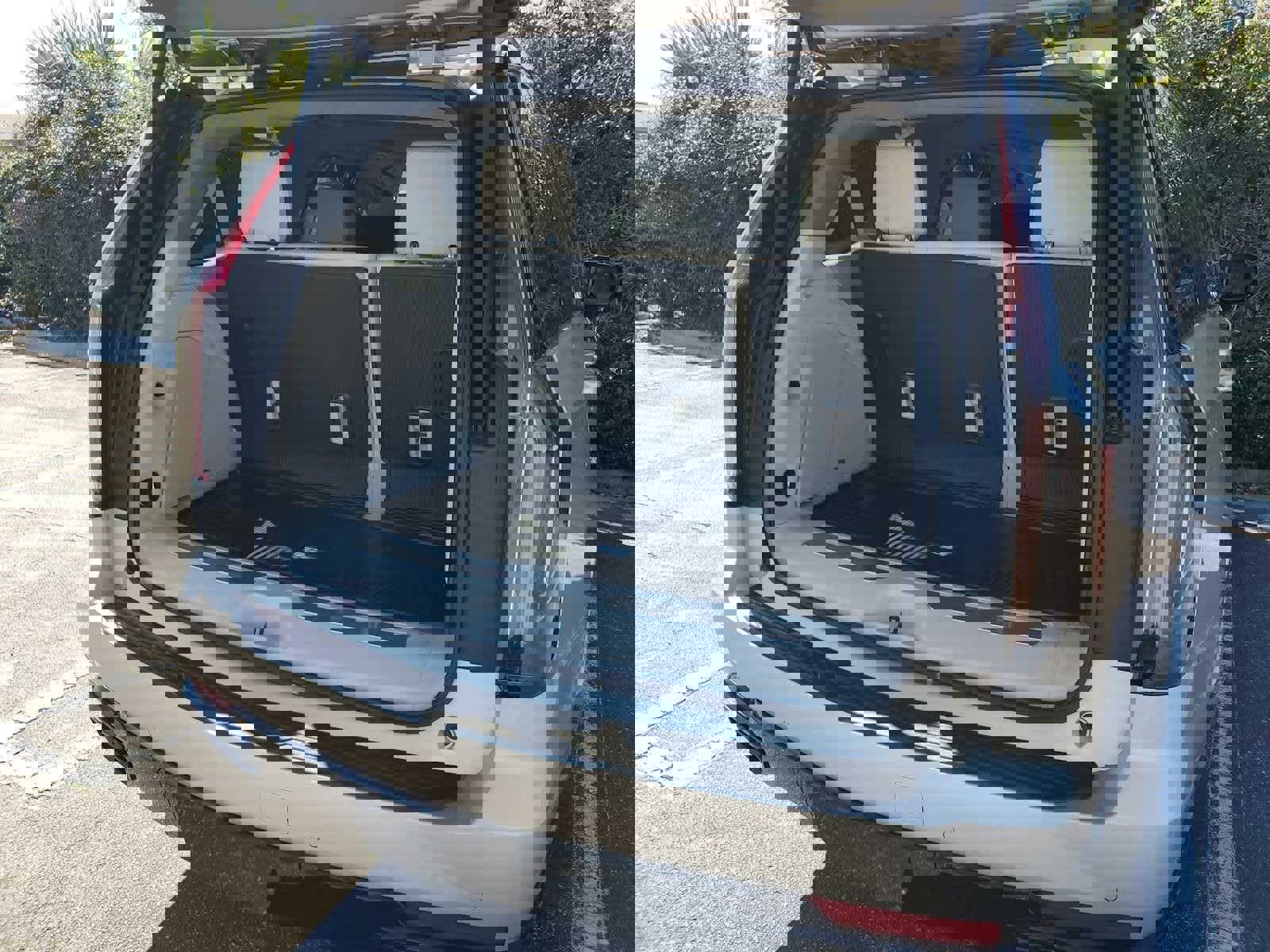 Certified 2024 Cadillac Escalade Sport Platinum w/ LPO, ONYX Package image 23