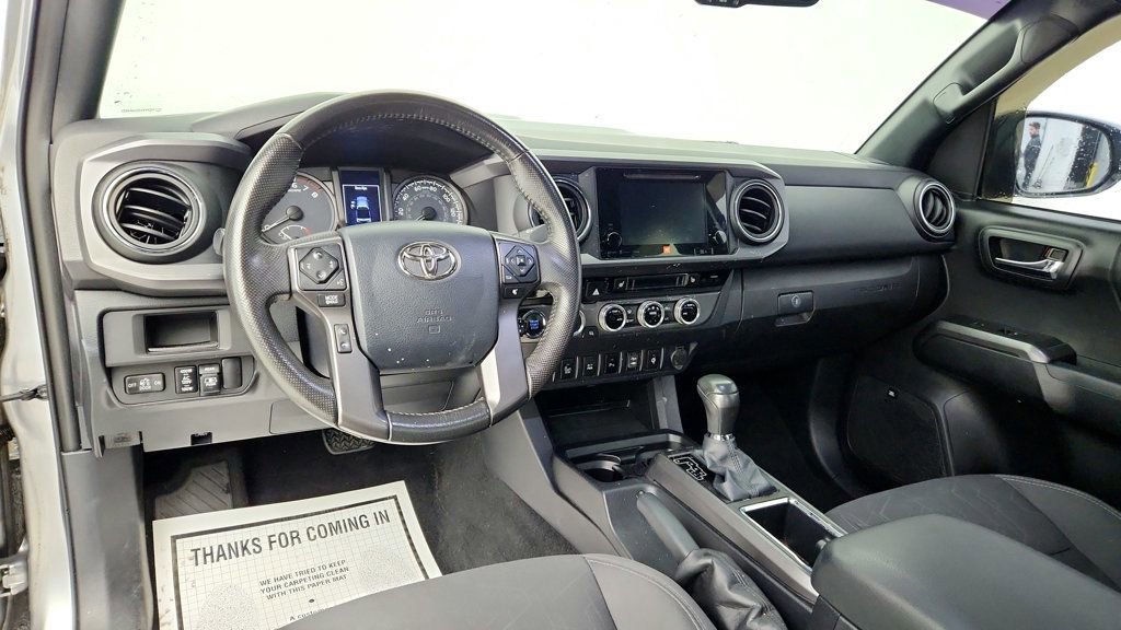 Used 2017 Toyota Tacoma TRD Sport image 11