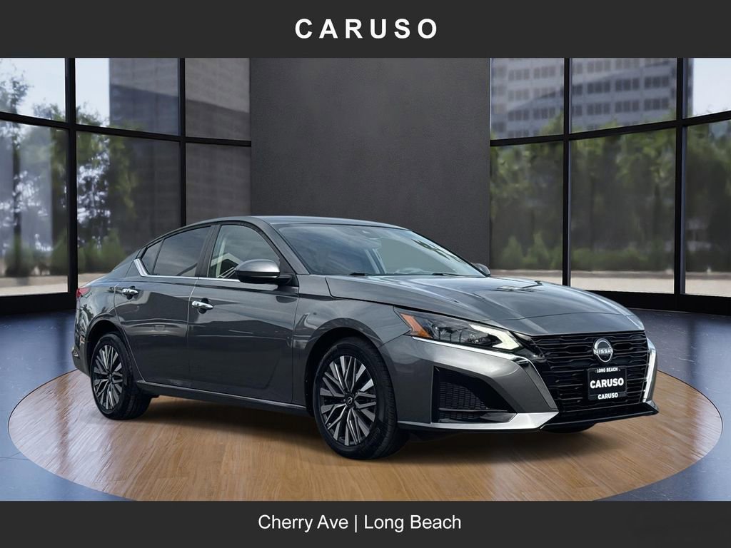 Used 2023 Nissan Altima 2.5 SV image 1
