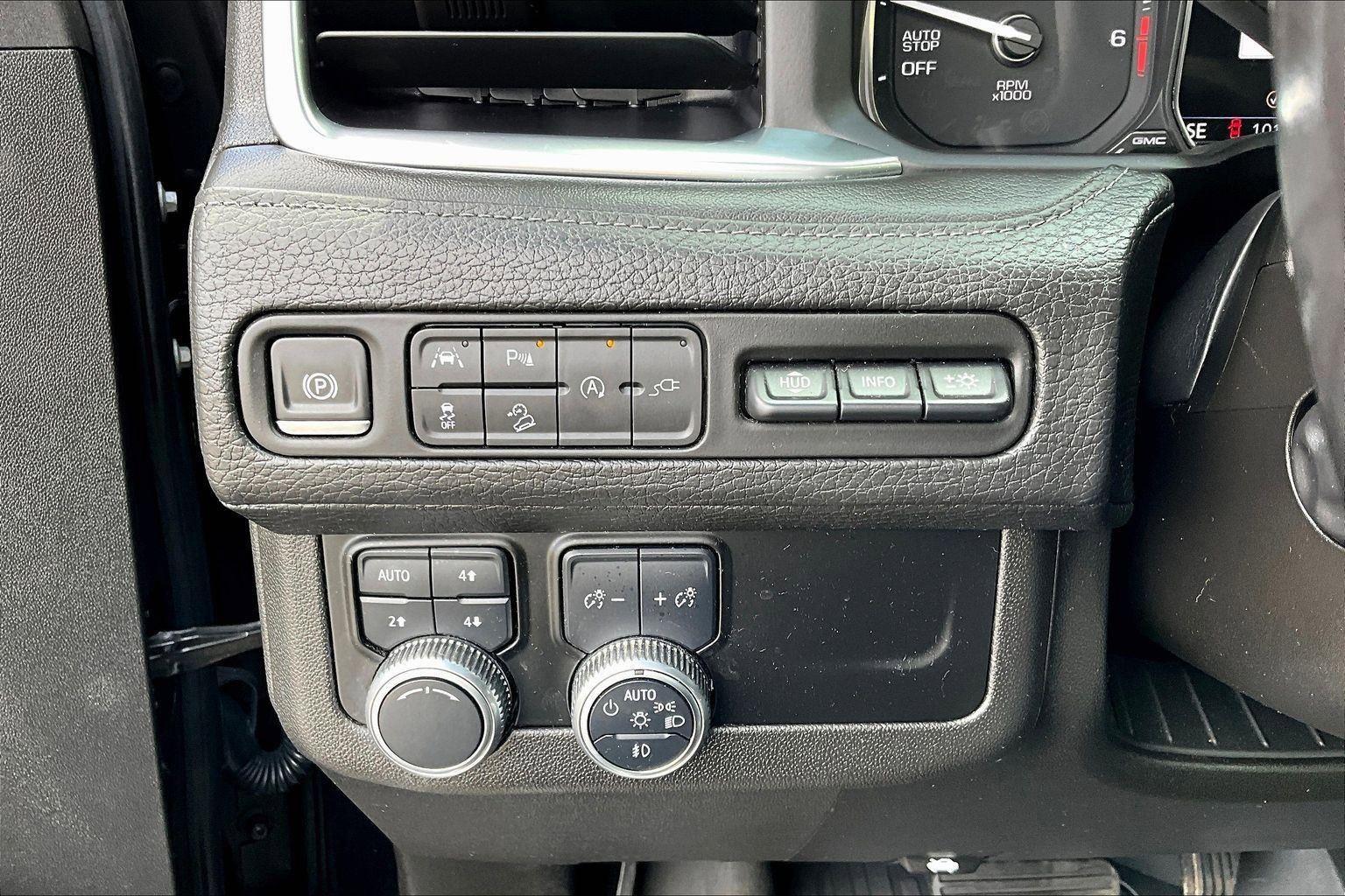 Used 2021 GMC Yukon XL Denali w/ Denali Premium Package image 35
