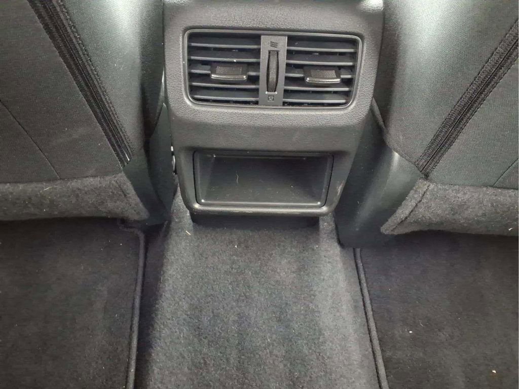 Used 2025 Nissan Rogue S FWD image 13
