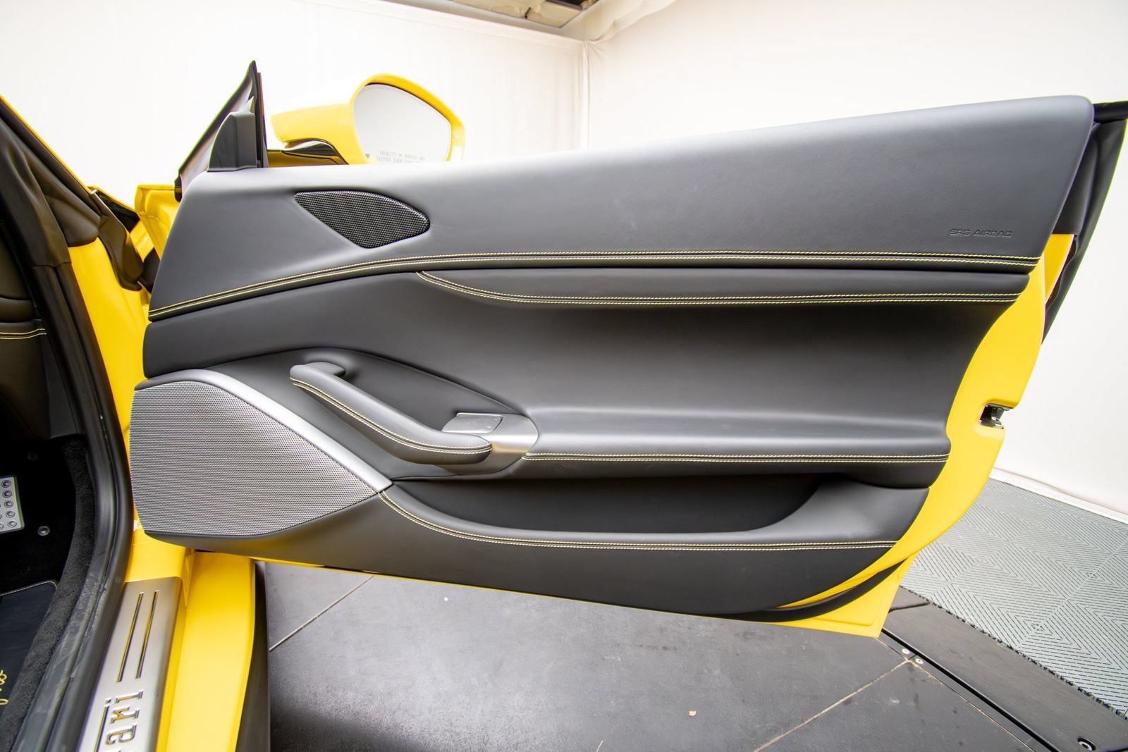 Used 2019 Ferrari Portofino RWD image 53