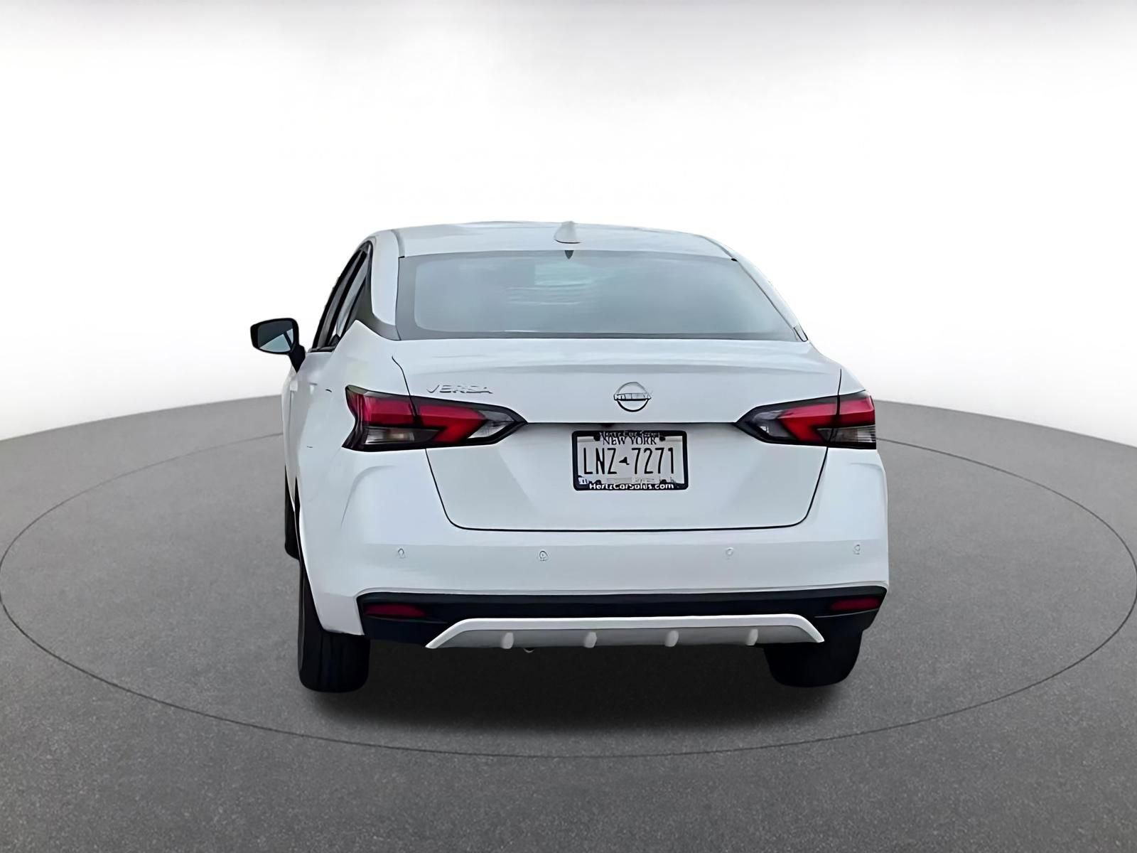 Used 2025 Nissan Versa SV image 11